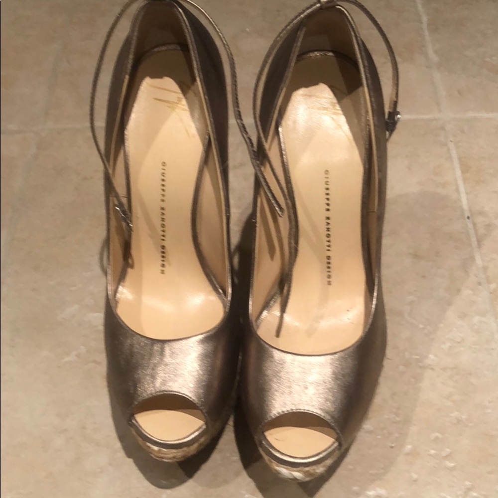 Authentic Never Worn Giuseppe Zanotti Sz. 39